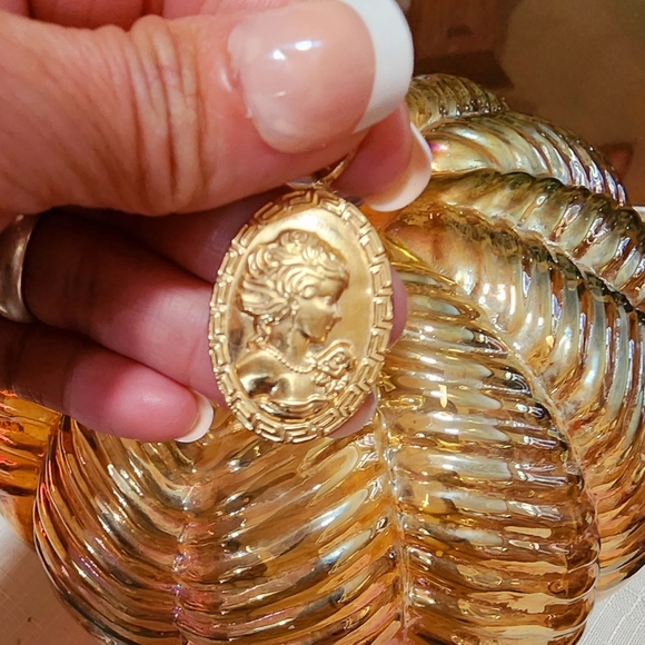 Cameo Stamp 750 Pendant 18k Saudi Solid Gold - Picture 7 of 9